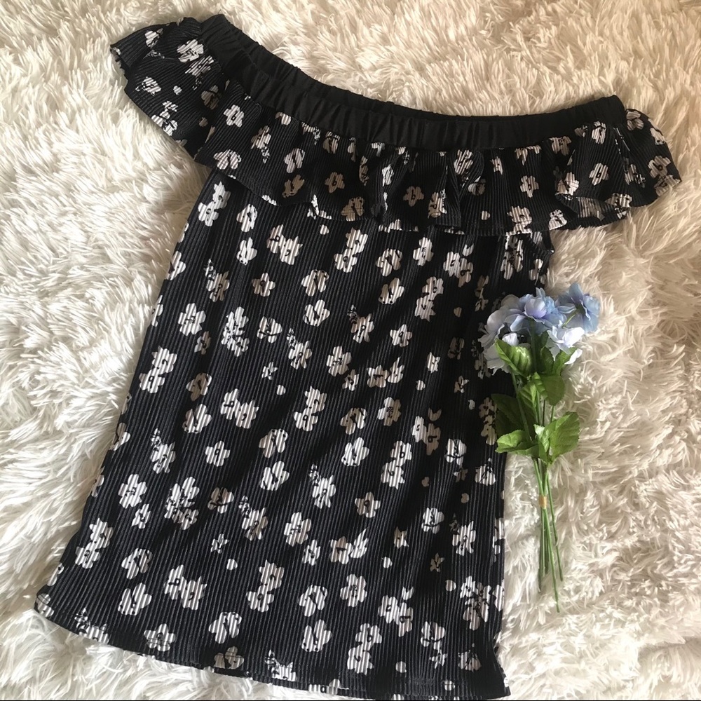 Ruffled Off Shoulder Top - Picture 2 of 6